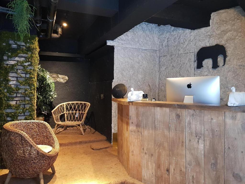 Hotel Elephant Busan Bagian luar foto